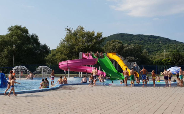 Киша јача од четири базена